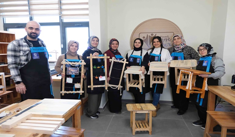 Kadınlar bu atölyede yeteneklerini keşfediyor!