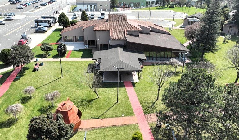 Kadınlar için uygulamalı eğitim alanı Ana Kafe hizmette