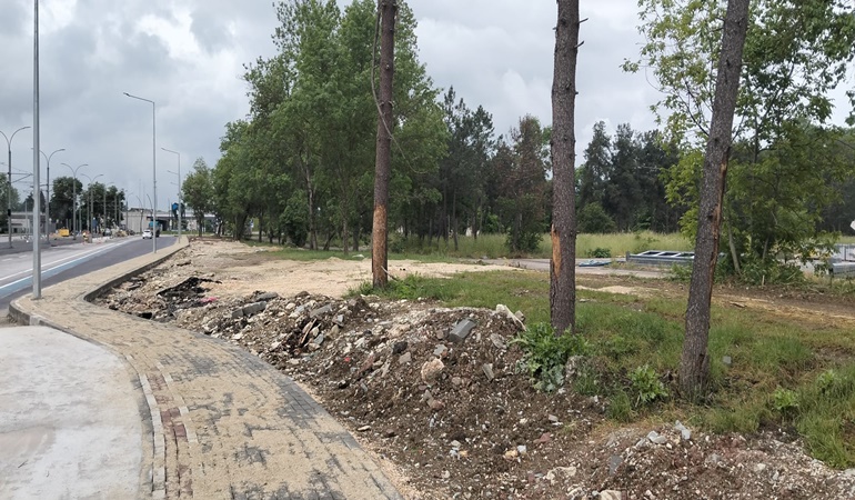 Kaldırım çalışması bitti, pisliği kaldı