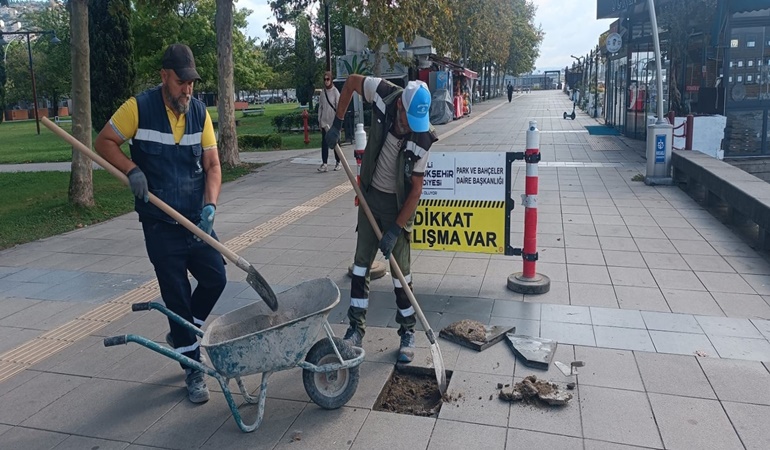 Kaldırım taşları ve parke kaplamalar yenileniyor