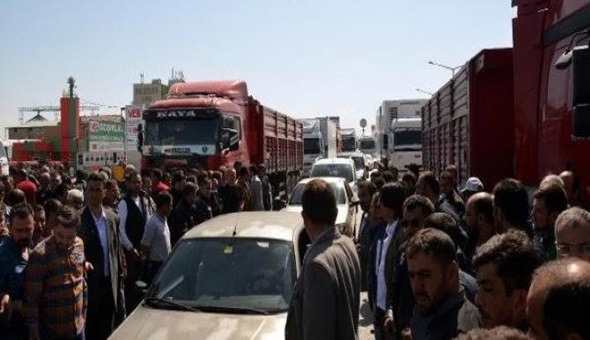 Kamyoncular ayaklandı, hükümet geri vites yaptı  