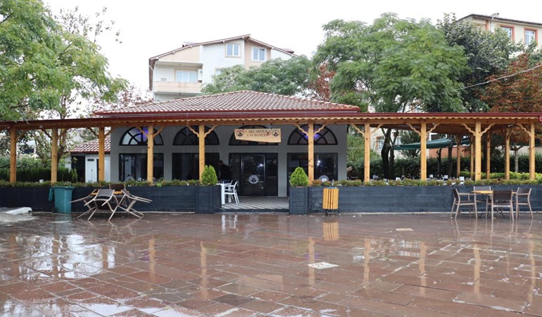 Kandıra’da Akçakoca Kafe onarılarak hizmete açıldı