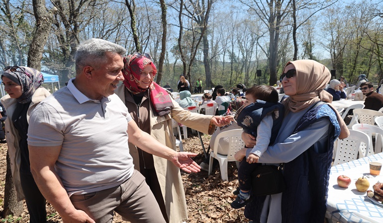 Kandıra’da Başkan Ölmez belediye personelini pikniğe götürdü