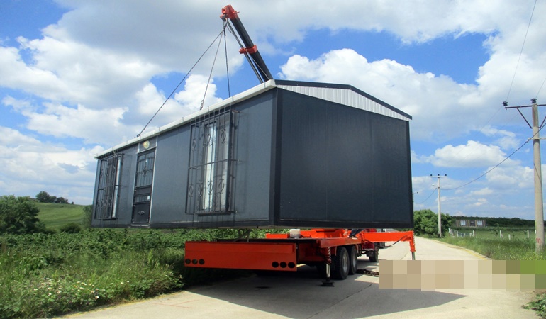 Kandıra’da kaçak konteynerler kaldırıldı