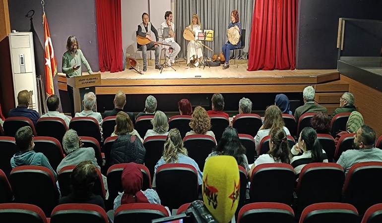 Kandıra'da şiir ve türkü dolu gece!