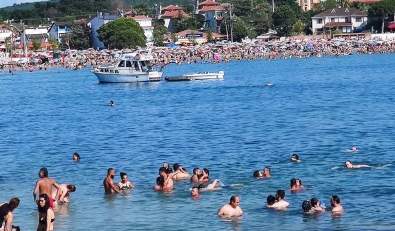 Kandıra sahillerinde bugünde denize girmek yasak