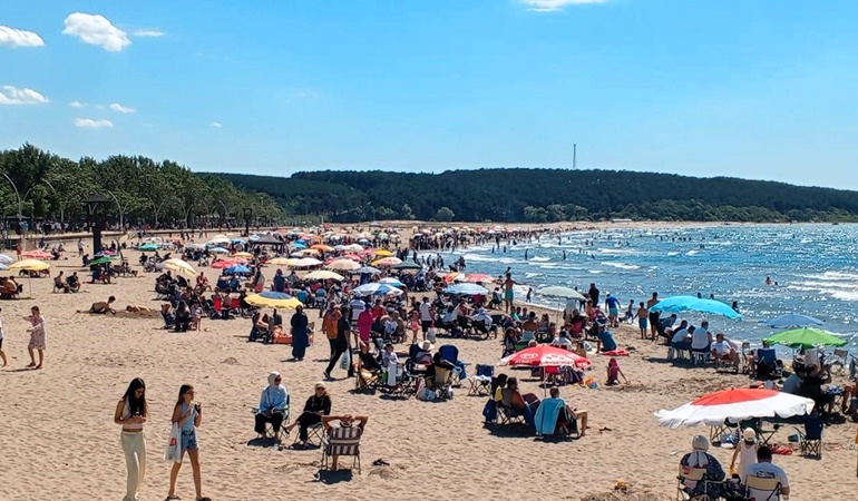 Kandıra sahillerinden tonlarca atık çıktı