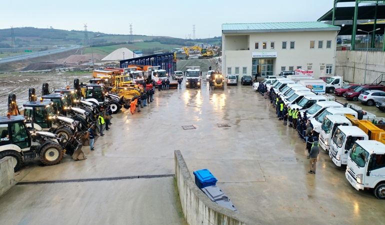 Kar kapıda, İzmit Belediyesi teyakkuzda!