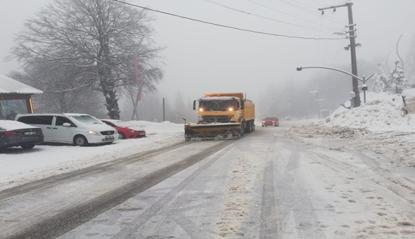 Kar timleri karla mücadele ediyor