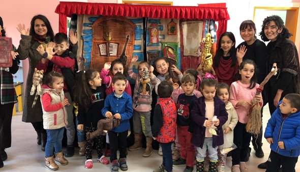 Karaabdülbakili çocuklar müzikli kukla gösterisi ile eğlendi