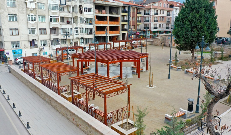 Karabali Meydanı, Karamürsel’e çok yakıştı 