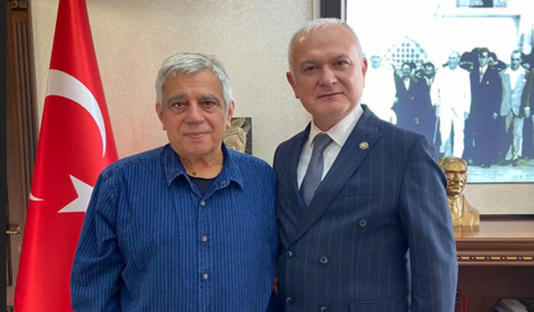 Karamürsel Belediyesi’nde şok ayrılık!