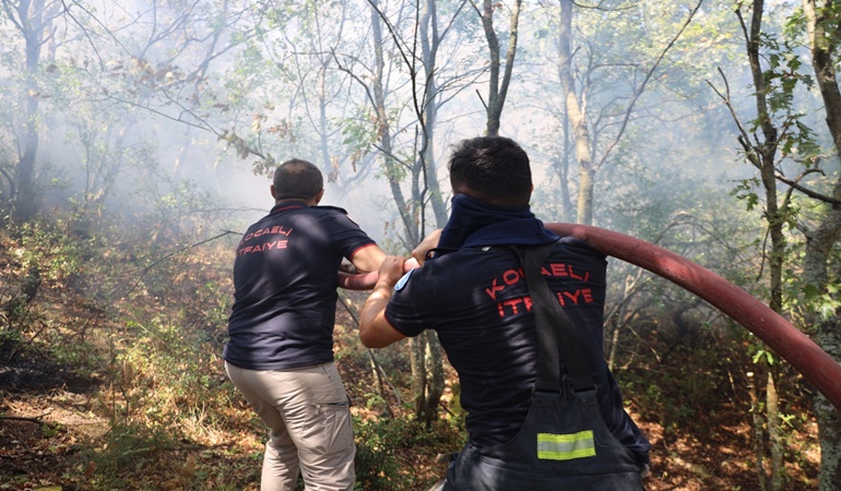 Karamürsel yandı, başkan sabaha kadar bölgedeydi