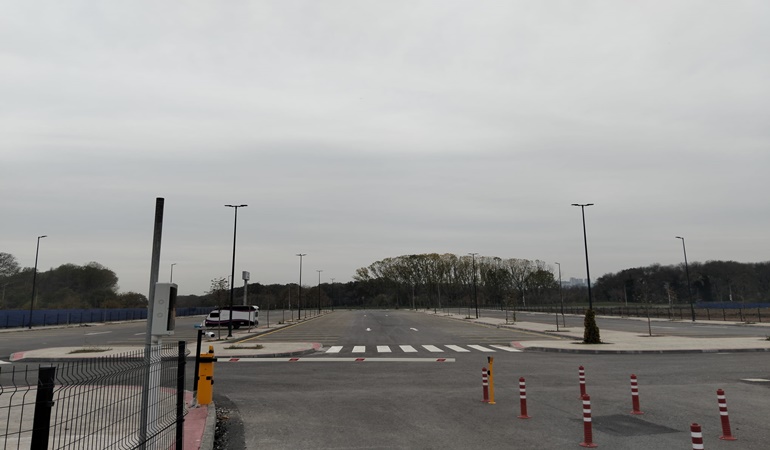 Karavan Parkı’nda in cin top oynuyor!