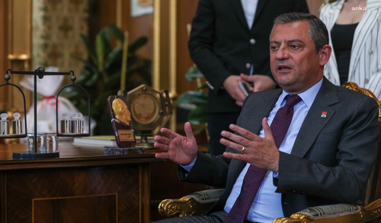 Kardeşine bile torpil yapmayan Özgür Özel