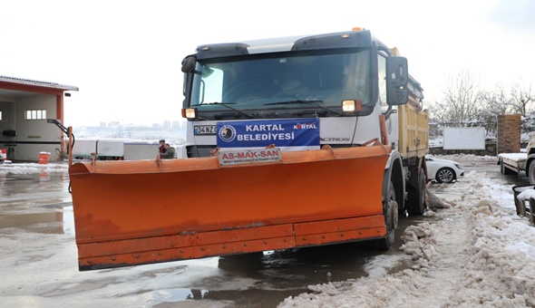 Karla mücadelede İzmit'e, İBB'den kar robotu desteği 