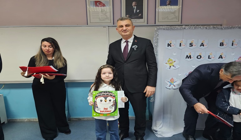 Karne heyecanlarına ortak olan Başkan Sezer öğrencileri tiyatro şenliğine davet etti