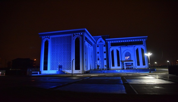 Kartepe Belediyesi otizme mavi ışık yaktı