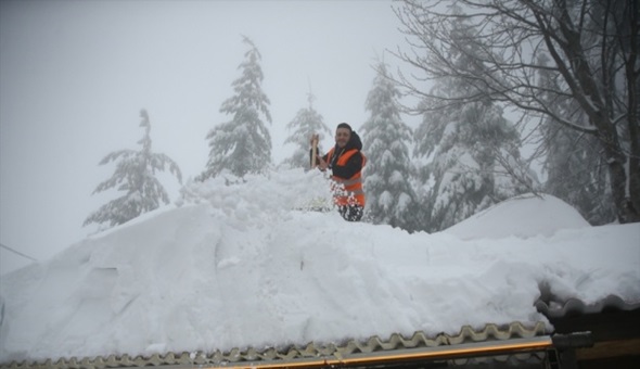 Kartepe'de 1,5 metre kar var!