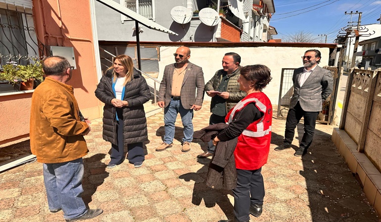 Kartepe’de Merttürk ekibiyle birlikte Emekevler'e çıkarma yaptı 