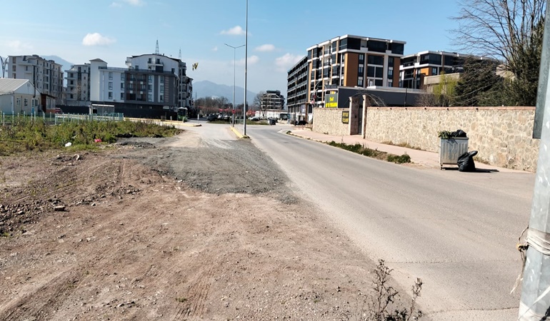 Kartepe’de o yol toz toprak içinde