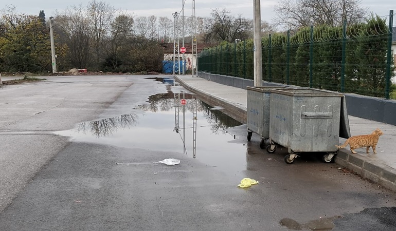 Kartepe’de özensiz işler! Her yağmurda su birikiyor