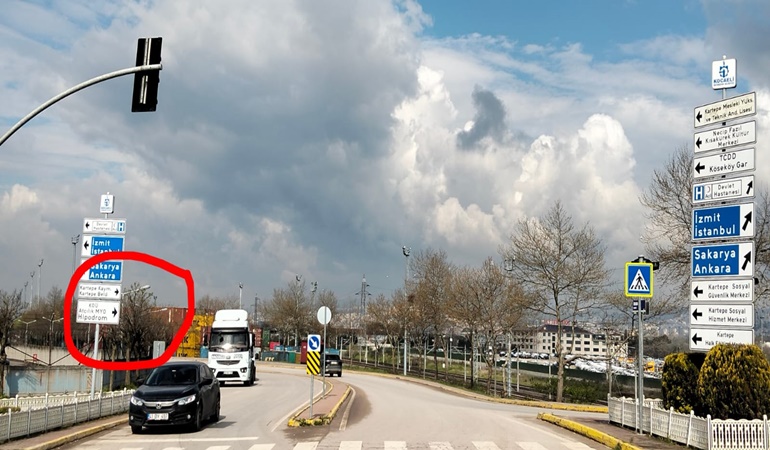 Kartepe’de tabelalar doğru, yön yanlış!