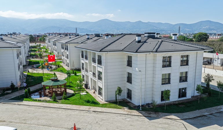 Kartepe Kent Konutları’nda hak sahipleri yarın evlerine kavuşuyor