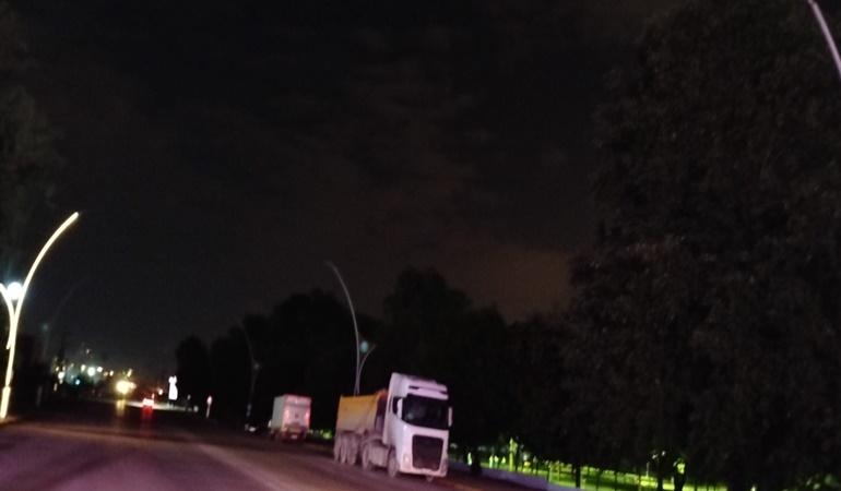 Kartepe Menderes Bulvarında aydınlatma lambaları yanmıyor