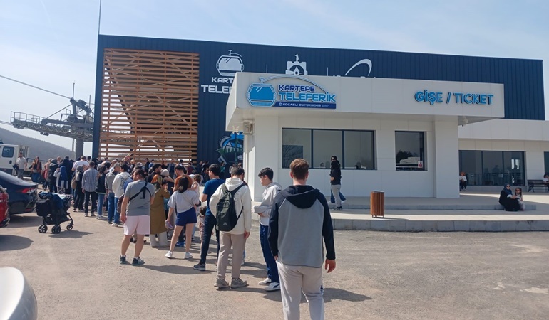 Kartepe Teleferiği binlerce kişiyi zirveye taşıdı