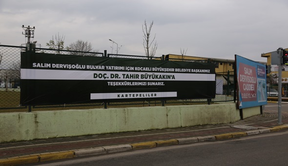 Kartepelilerden Başkan Büyükakın’a pankartlı teşekkür