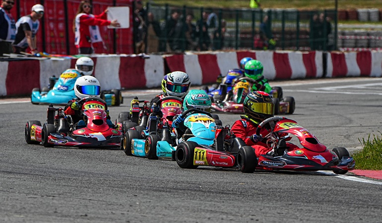Karting sezon açılışında büyük çekişme 