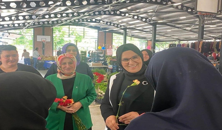 Katırcıoğlu mazbatayı aldı, pazara indi ve teşekkür etti