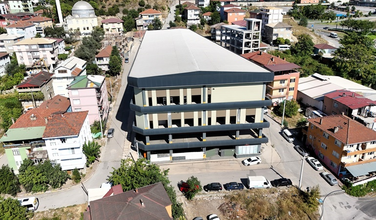 Katlı otopark belediye binasına dönüştürülüyor