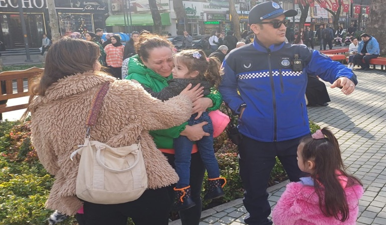 Kaybolan 5 yasındaki çocuğu ailesine kavuşturdular