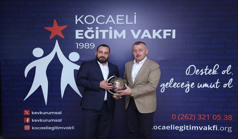 KEV Başkanı Sirmen’den, Büyükakın’a hediye