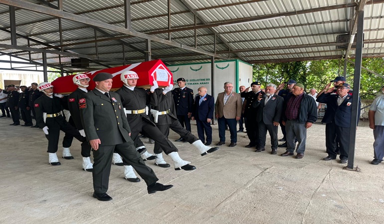 Kıbrıs gazisi Remzi Kar son yolculuğuna uğurlandı