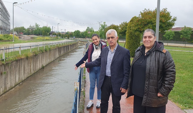 Kule Deresi’nden etrafa kötü koku yayılıyor
