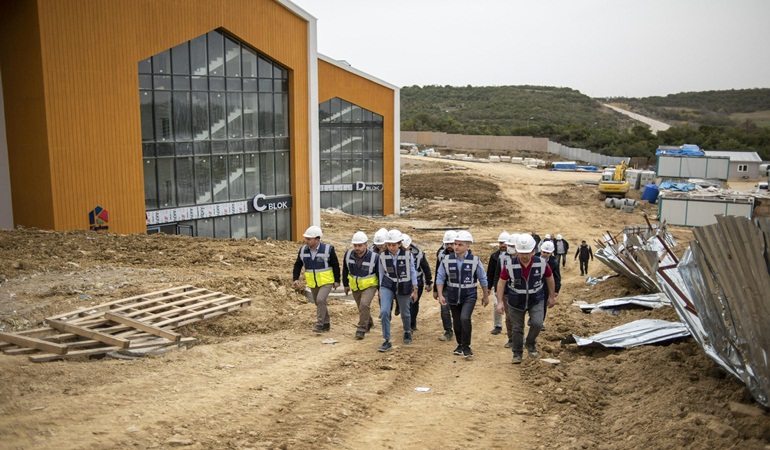 Kiptaş Genel Müdürü Ali Kurt, Çınar Evleri projesinde inceleme gerçekleştirdi