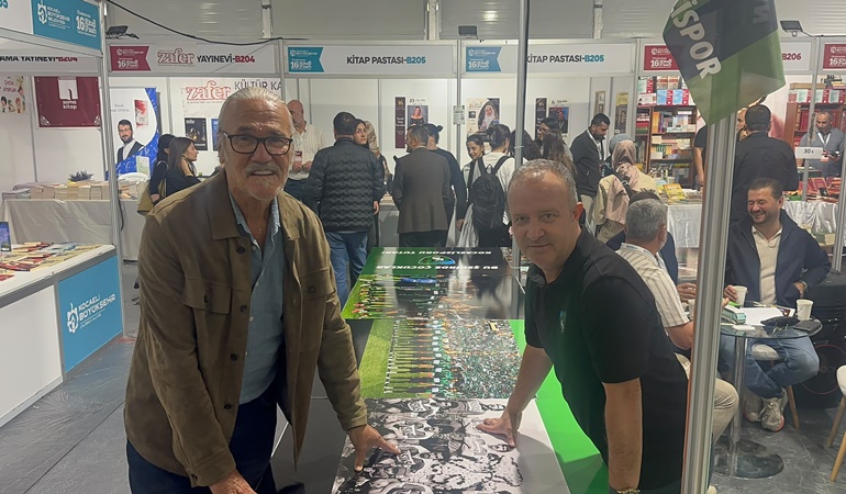 Kitap Fuarı’nda 46 yıl önce çekilmiş fotoğrafını gördü