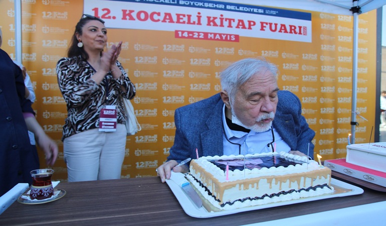 Kitap Fuarı’nda İlber Ortaylı'ya sürpriz doğum günü