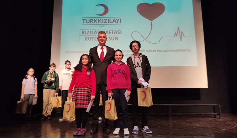 Kızılay haftasında Gölcüklü öğrenciler ödüllendirildi    