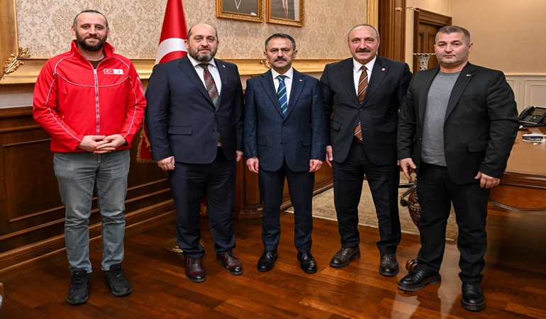 Kızılay Kocaeli Şubesi’nden, Vali Aktaş’a davet