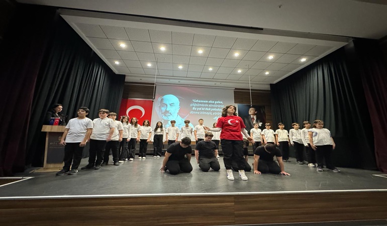 Kocaeli Bilnet Okulları, İstiklal Marşı'nın Kabul Yıldönümünü coşkuyla kutladı