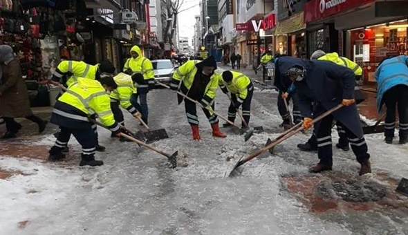 Kocaeli'de belediyeler kara ve buza teslim oldu 