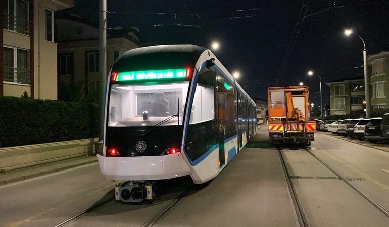 Kocaeli’de bir tramvay daha raylara indi