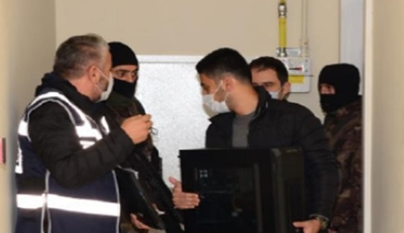 Kocaeli'de dolandırıcı çetesi çökertildi