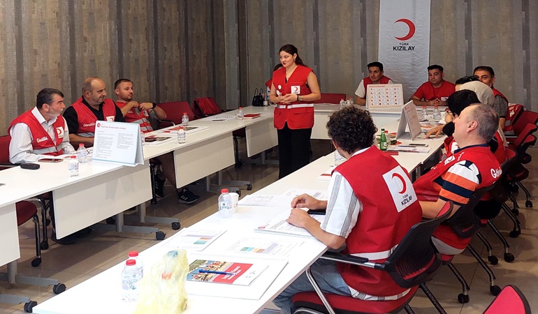 Kocaeli’de Kızılay’ın bu seminerinde sağlıklı yaşam konuşuldu