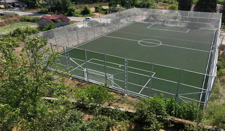 Kocaeli’de okullar ve mahallere 11 yeni futbol sahası 