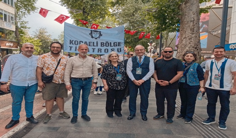Kocaeli’de tiyatro festivali böyle başladı!